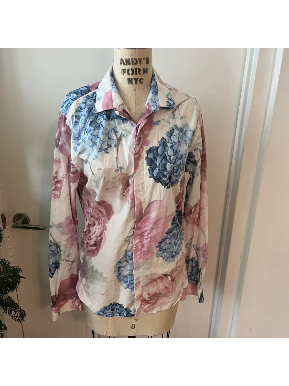 Men's TWISTED TAILOR Hydrangea & Peony Button Down Size Medium